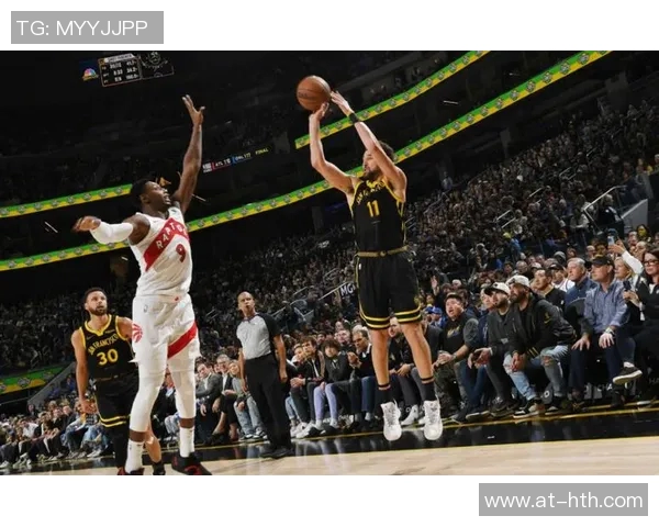 一波流了！雷霆连中三分轰出一波22-0，瞬间反超10分以上，篮球战术瞬间点燃全场