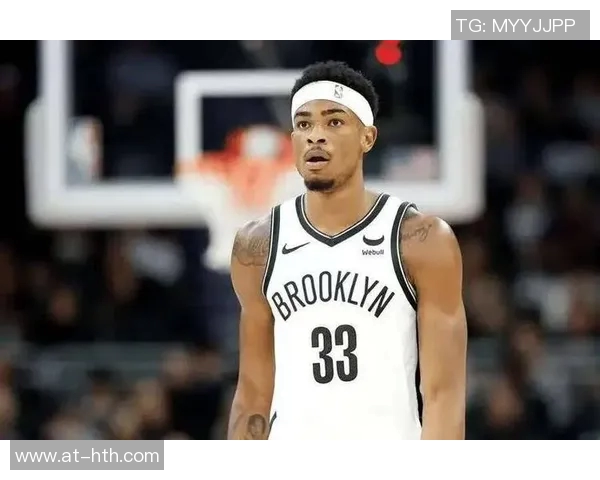 克拉克斯顿斩获三双数据，见证篮球新星的璀璨崛起